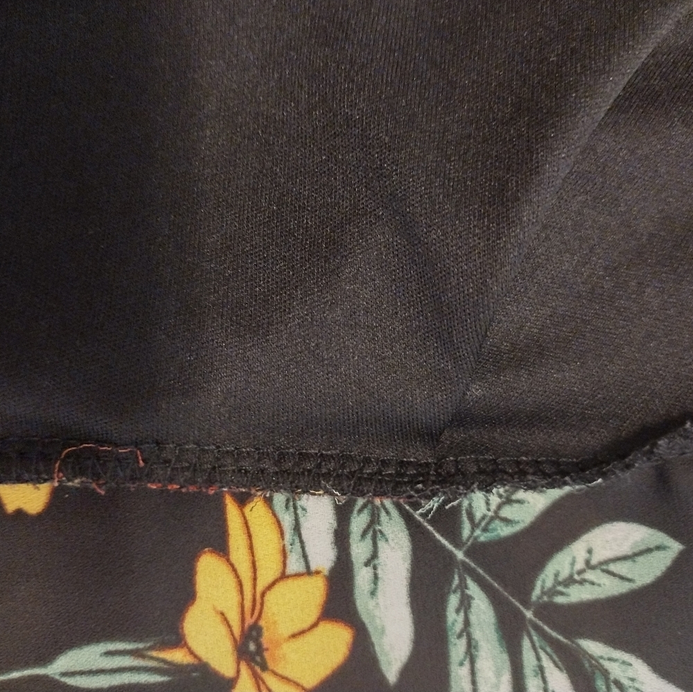 charlotte russe M 🖤 ♥️ Roses Bold V-neck Open back Midriff Bell Sleeve - Picture 11 of 11